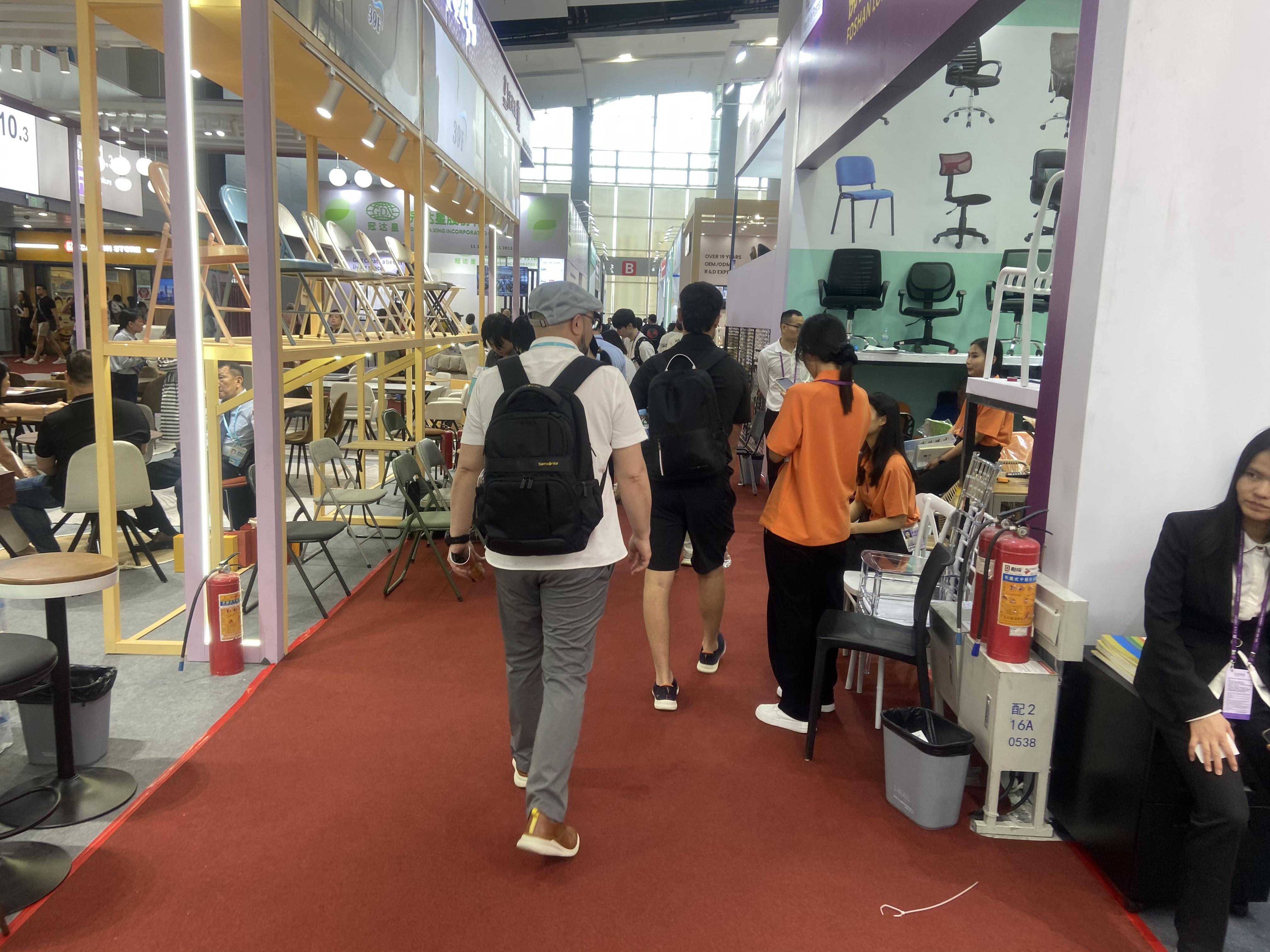 展會資訊--中國服裝出口美國產業應該怎么做選擇？(m.hnhuay.cn)
